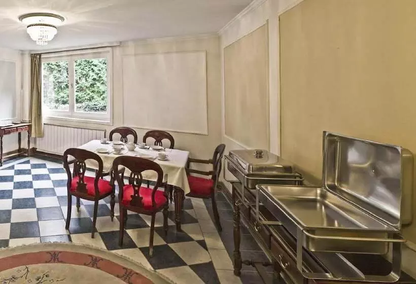 Nr 100 Szentendre Hotel Panzio Szolgáltatások