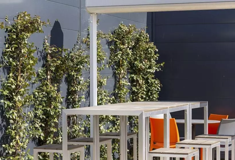 هتل Campanile Chartres