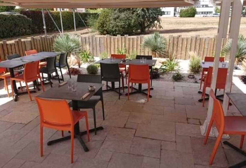 בית מלון כפרי Campanile Chartres