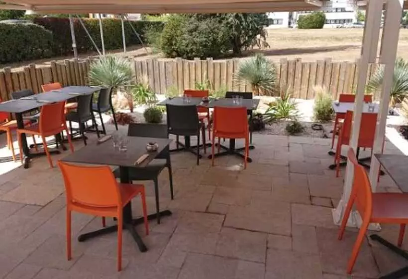 هتل Campanile Chartres