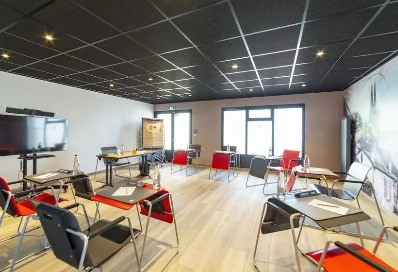 هتل Campanile Chartres