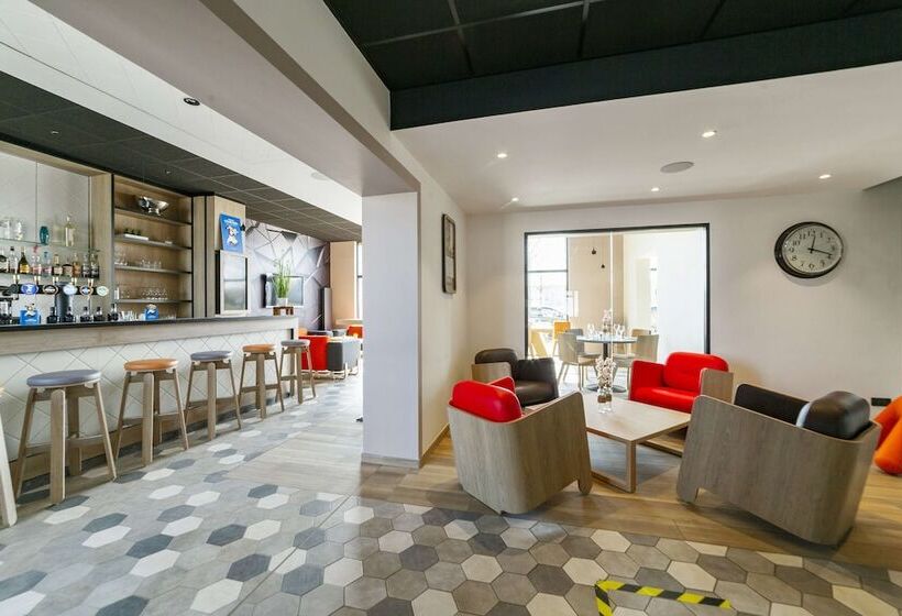 בית מלון כפרי Campanile Chartres