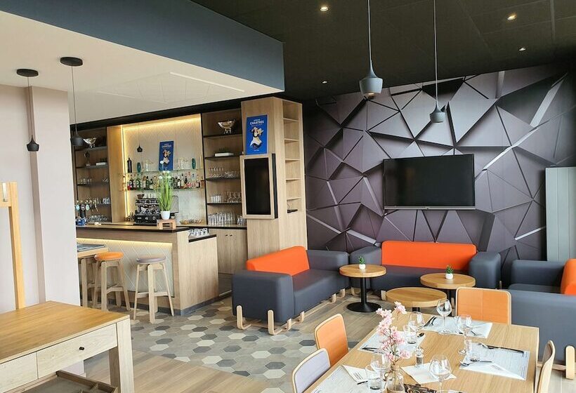 בית מלון כפרי Campanile Chartres