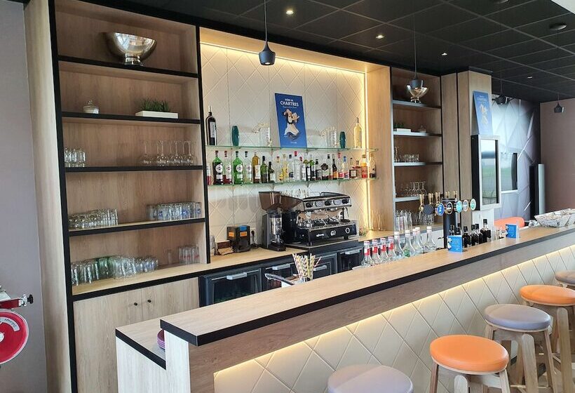 בית מלון כפרי Campanile Chartres