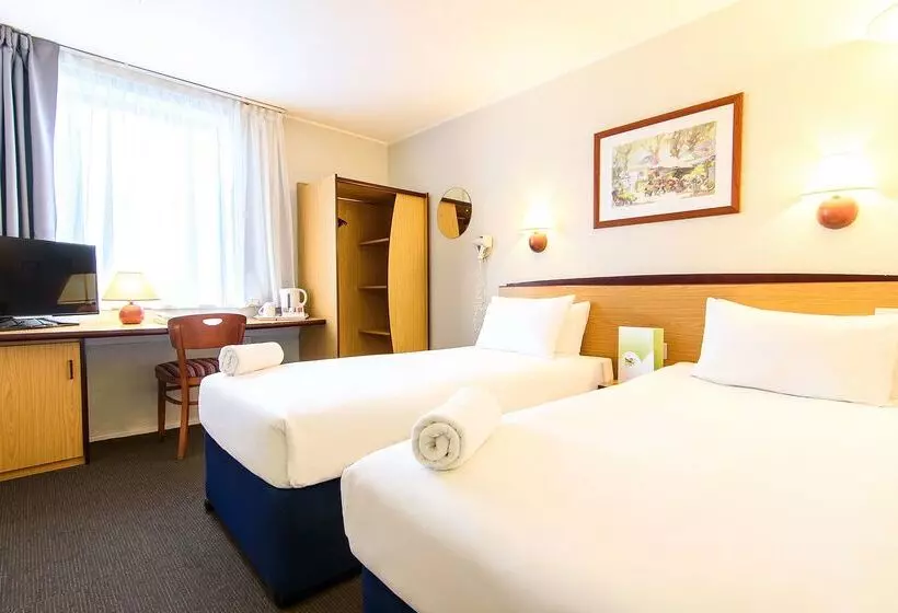 בית מלון כפרי Campanile Manchester