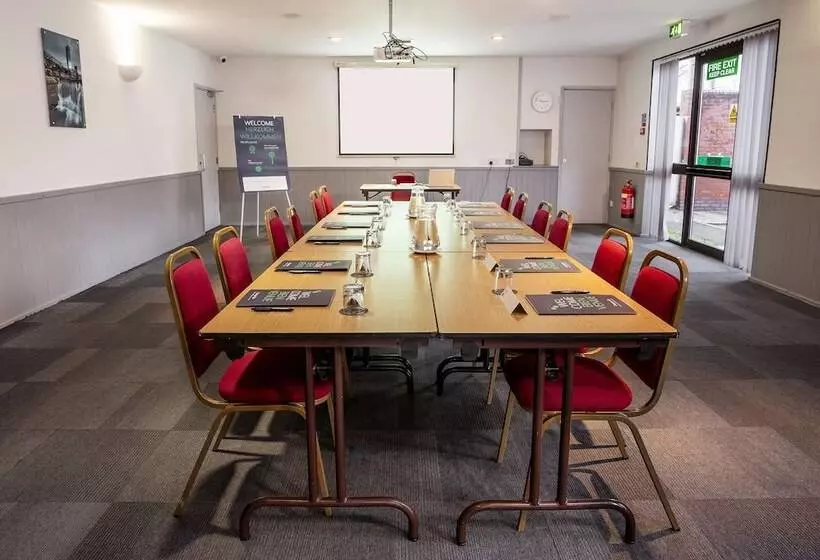 בית מלון כפרי Campanile Manchester