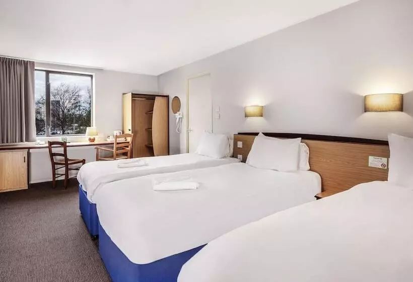 בית מלון כפרי Campanile Manchester