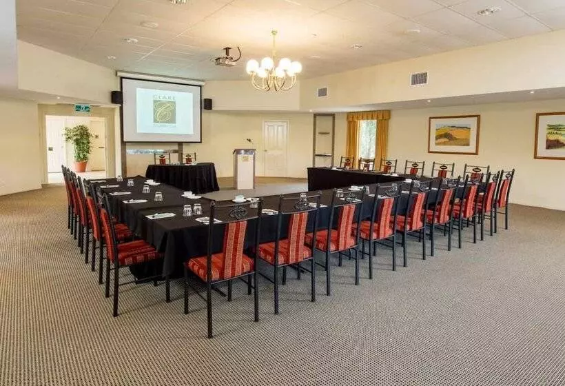 호텔 Clare Country Club