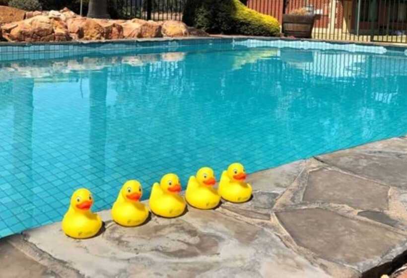 Hotel Clare Country Club