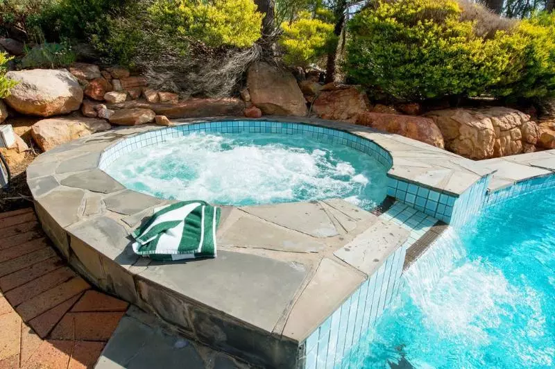 호텔 Clare Country Club