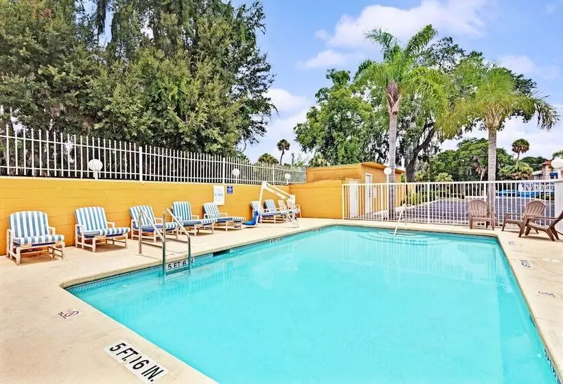 هتل Days Inn By Wyndham Fort Myers