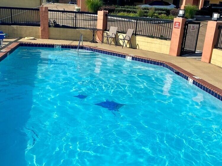 בית מלון כפרי Days Inn By Wyndham Hernando