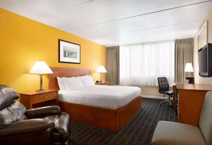 Envision Hotel Miami International Airport