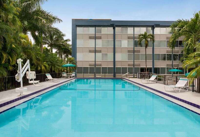 Envision Hotel Miami International Airport
