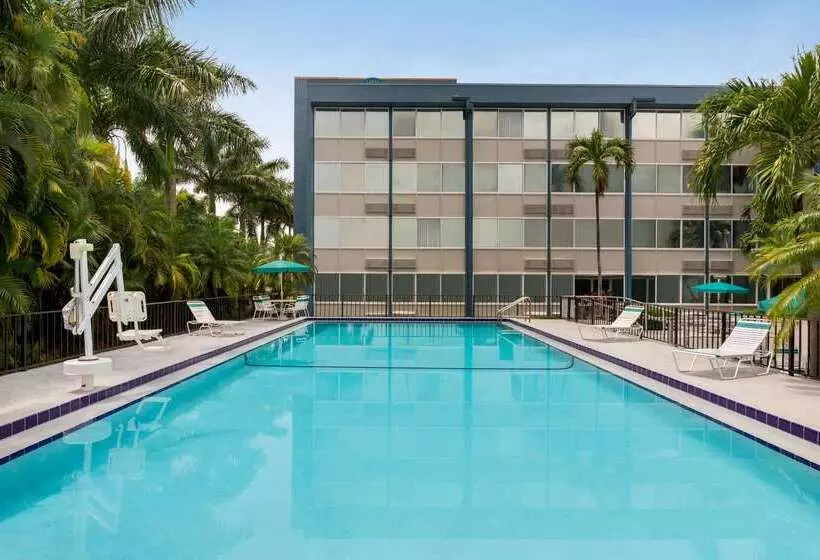 Envision Hotel Miami International Airport
