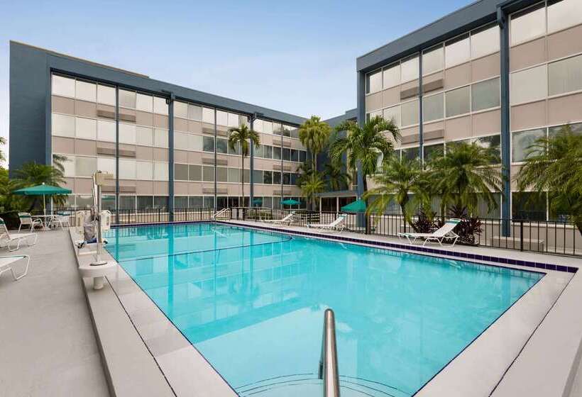 Envision Hotel Miami International Airport