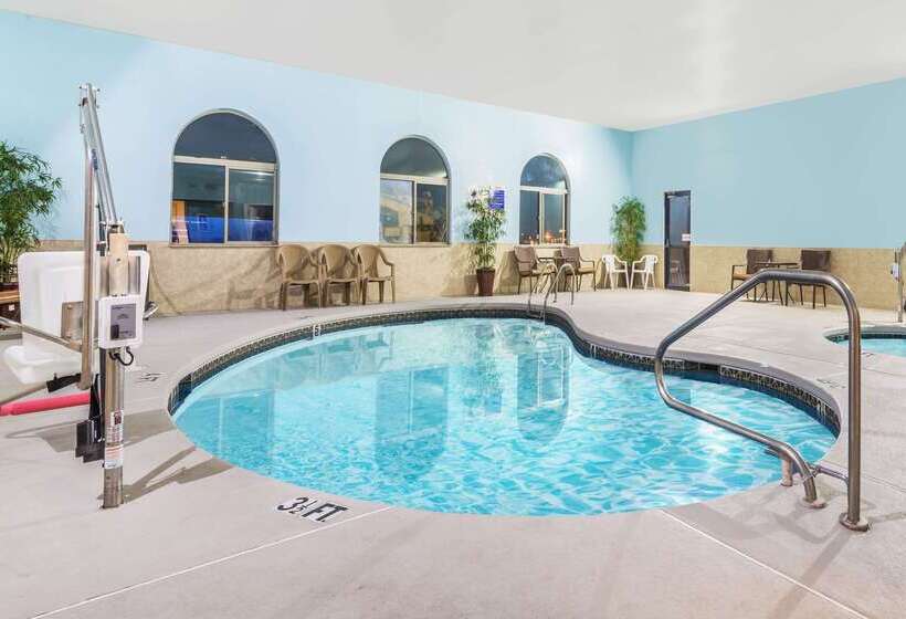 هتل Days Inn By Wyndham Pueblo