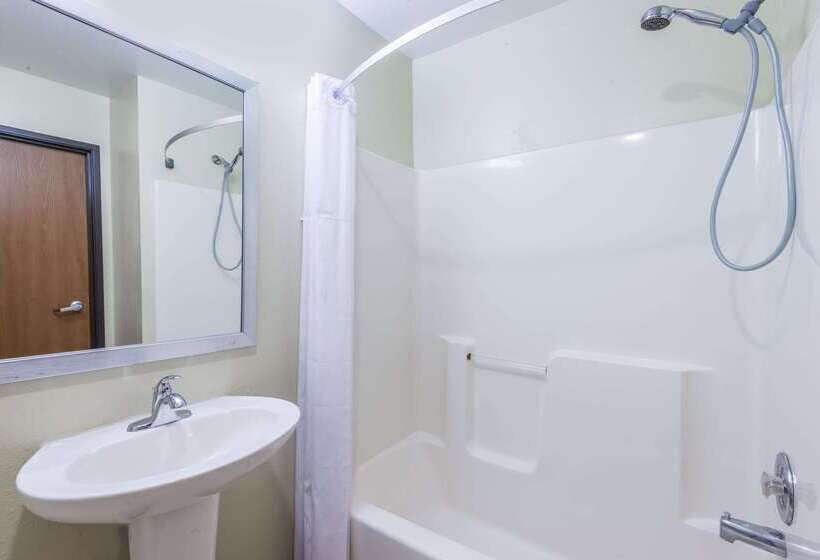 هتل Days Inn By Wyndham Pueblo