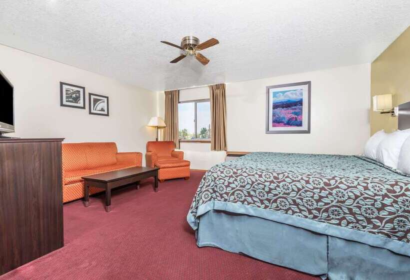 هتل Days Inn By Wyndham Pueblo