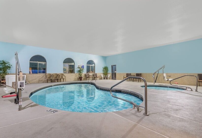 هتل Days Inn By Wyndham Pueblo