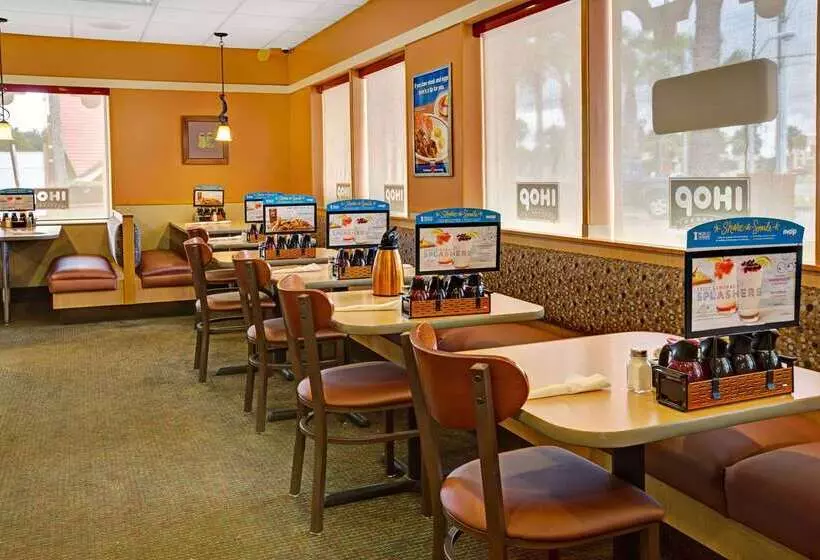 Отель Days Inn By Wyndham St Augustine I 95 Outlet Mall