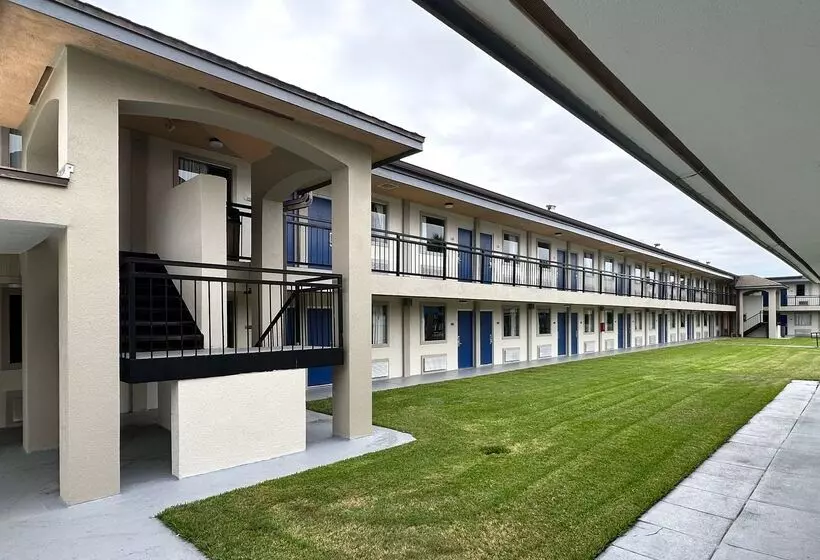 Отель Days Inn By Wyndham St Augustine I 95 Outlet Mall