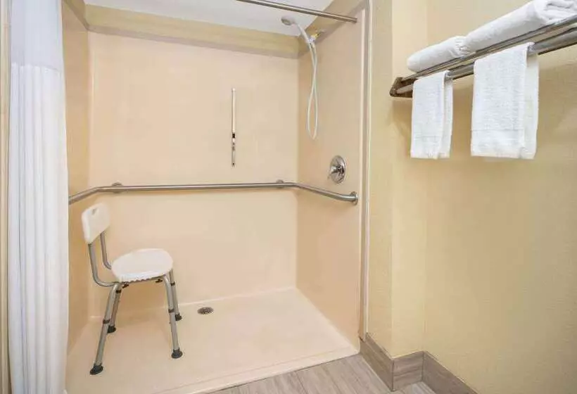 Отель Days Inn By Wyndham Thomaston