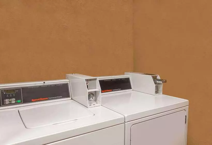 هتل Days Inn By Wyndham Yuma