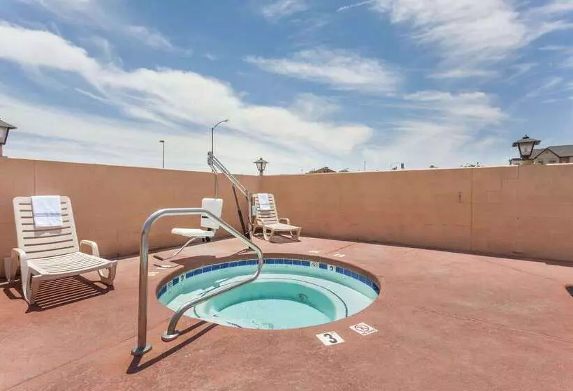 هتل Days Inn By Wyndham Yuma