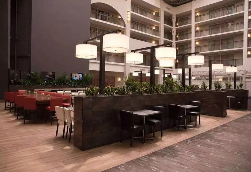 ホテル Embassy Suites By Hilton Detroit Livonia Novi