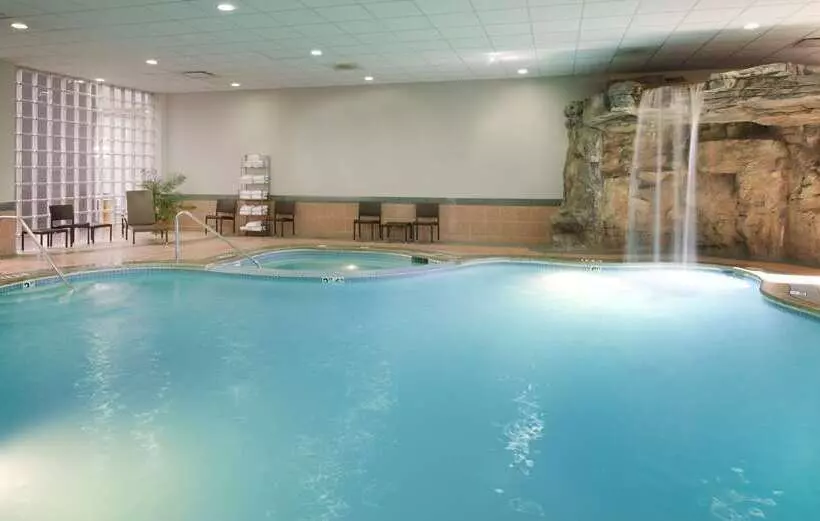 ホテル Embassy Suites By Hilton Detroit Livonia Novi