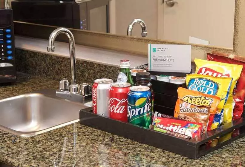 ホテル Embassy Suites By Hilton Detroit Livonia Novi