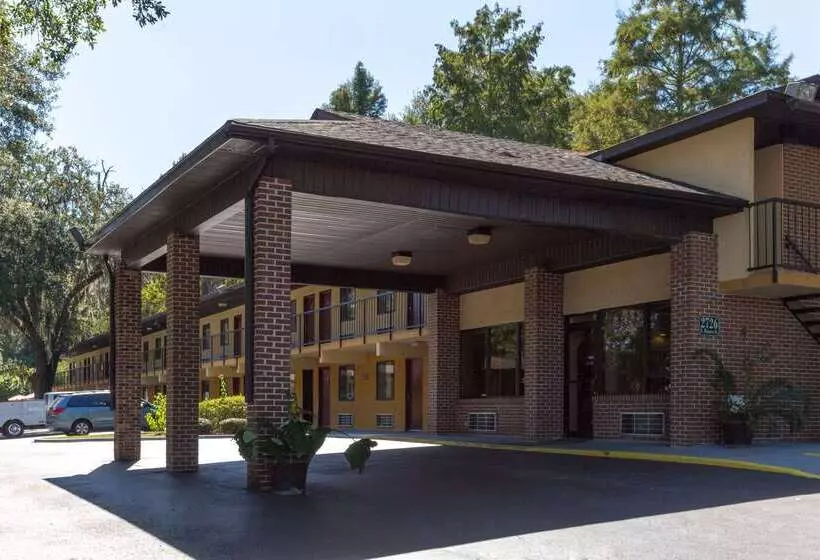 فندق Howard Johnson By Wyndham Tallahassee