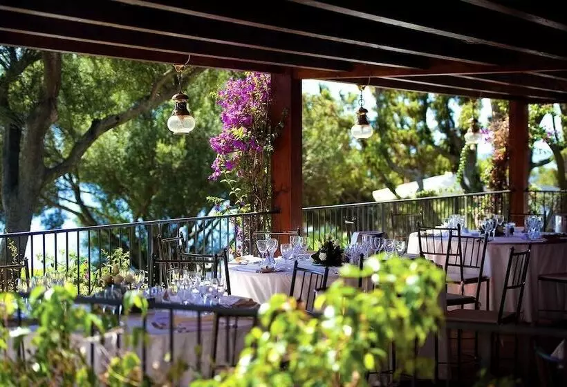 Отель Is Morus Relais