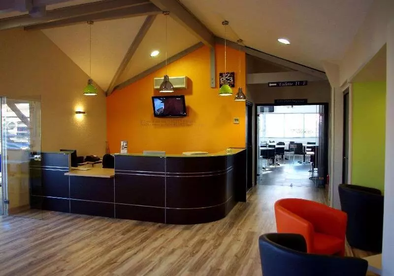 ホテル Kyriad Montauban