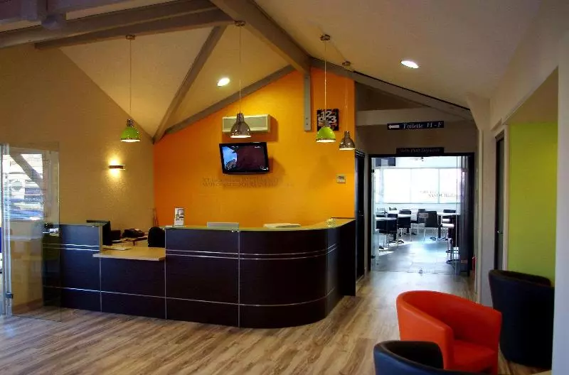 ホテル Kyriad Montauban