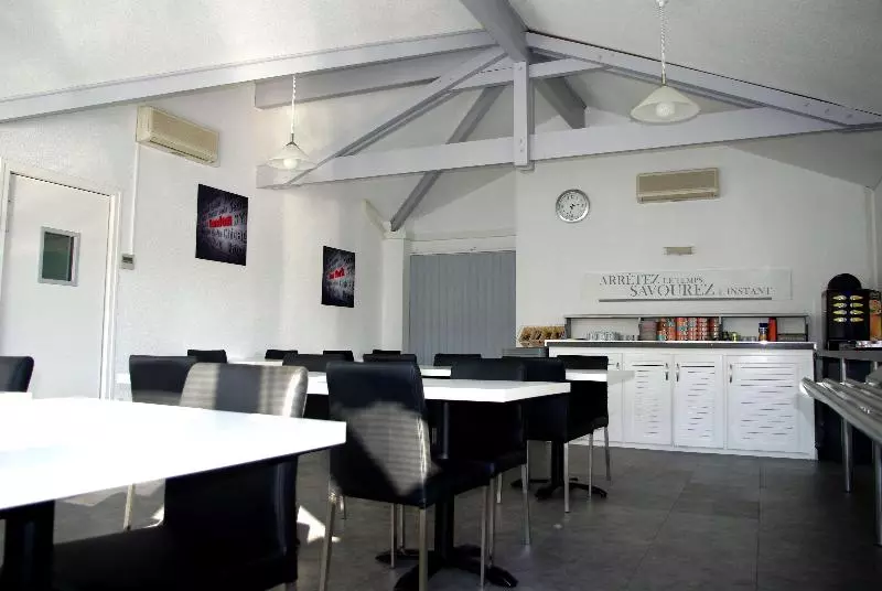 ホテル Kyriad Montauban