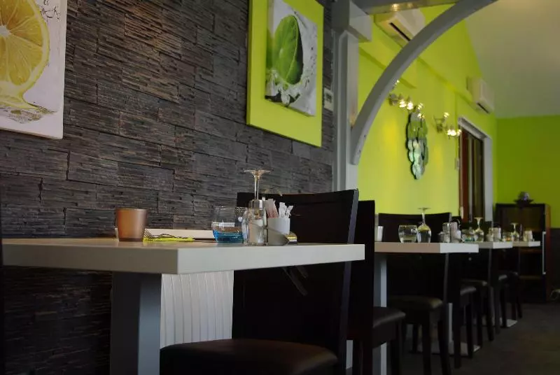 ホテル Kyriad Montauban