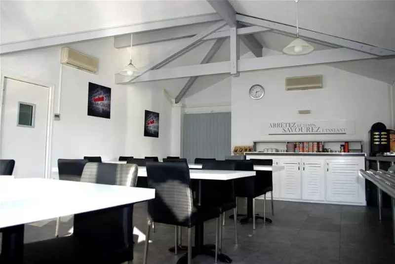 ホテル Kyriad Montauban