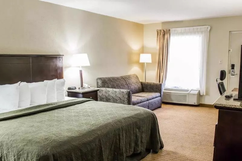 호텔 Quality Inn & Suites