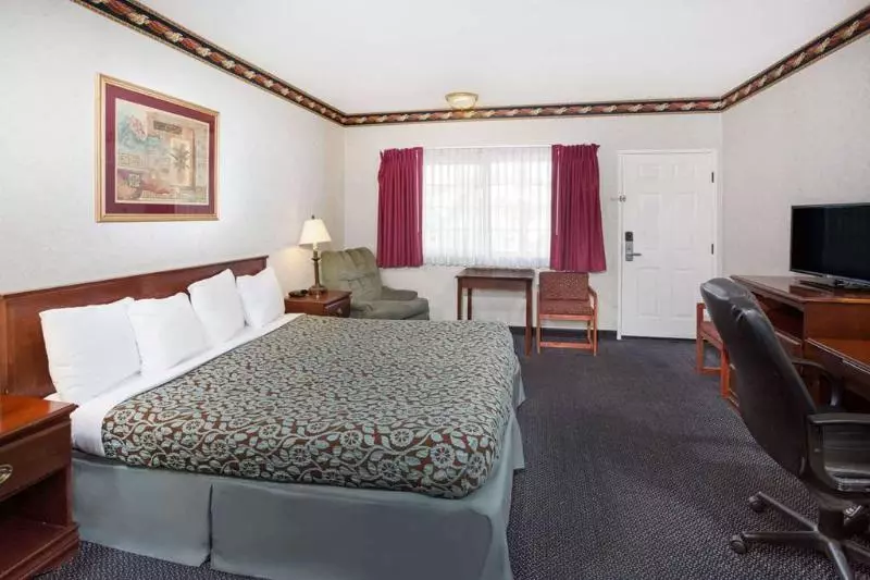 בית מלון כפרי Sunset Inn