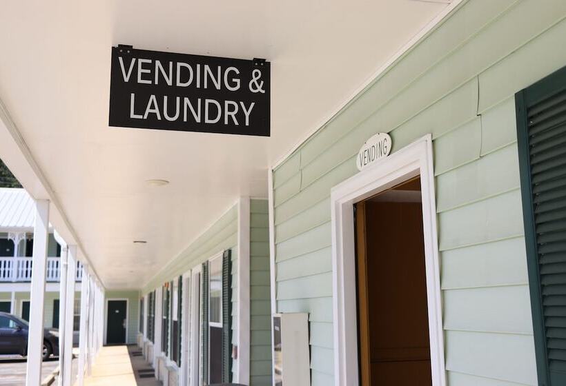 فندق Woodstream Inn