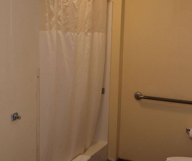 فندق Woodstream Inn