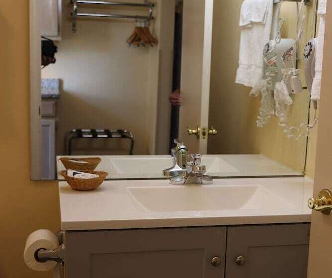 فندق Woodstream Inn