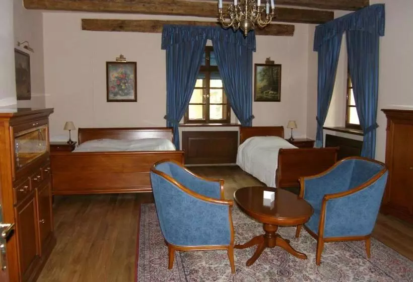 호텔 Zámek štiřín