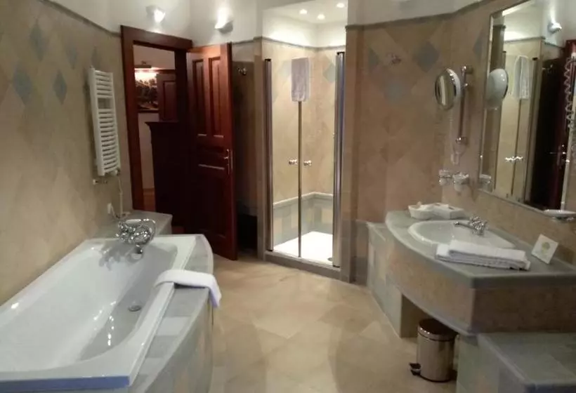 호텔 Zámek štiřín