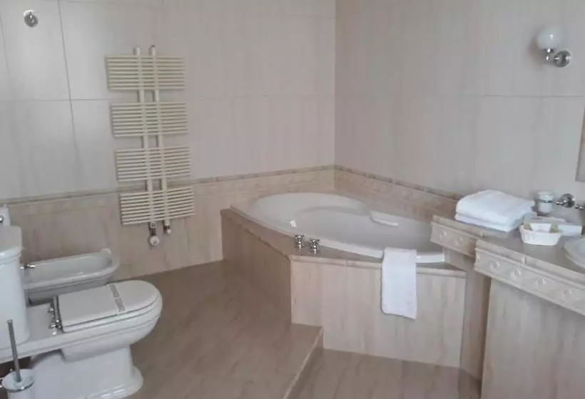 호텔 Zámek štiřín