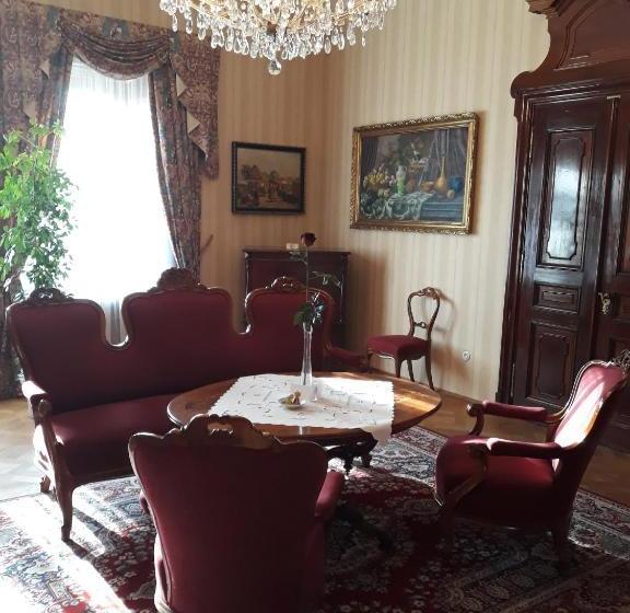 בית מלון כפרי Zámek štiřín