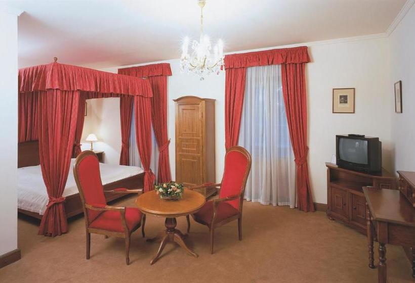 בית מלון כפרי Zámek štiřín