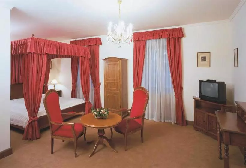 호텔 Zámek štiřín